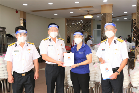 Tổng công ty Tân cảng Sài Gòn trao thưởng lực lượng phục vụ phòng, chống dịch