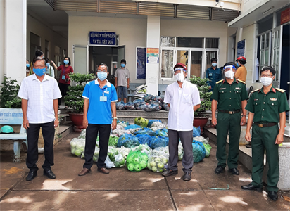 Ban CHQS huyện Hàm Thuận Bắc phối hợp hỗ trợ Nhân dân thành phố Phan Thiết vượt khó chống dịch