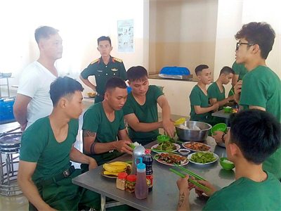 Bữa cơm người lính