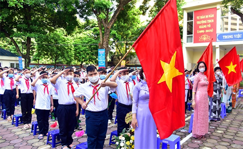 Vượt khó khăn, thi đua dạy tốt, học tốt