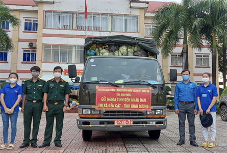 LLVT tỉnh Bình Phước giúp đỡ Nhân dân Bình Dương chống dịch