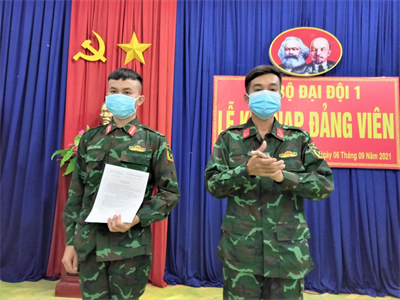 Trung đoàn 3, Sư đoàn 9 kết nạp Đảng tại tuyến đầu chống dịch