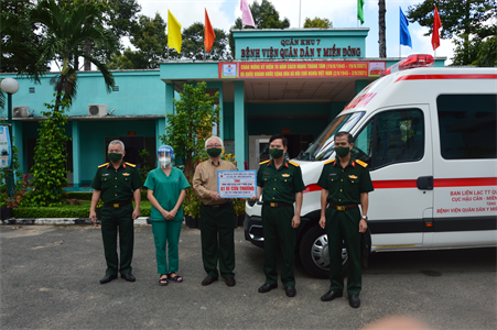 Bệnh viện Quân dân y miền Đông tiếp nhận xe cứu thương