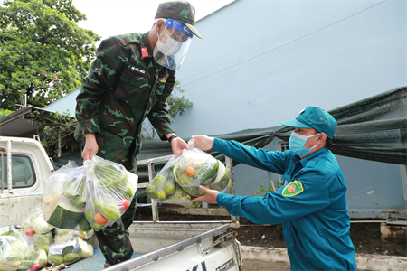 Giúp Nhân dân là mệnh lệnh trái tim của cán bộ, chiến sĩ Sư đoàn 5