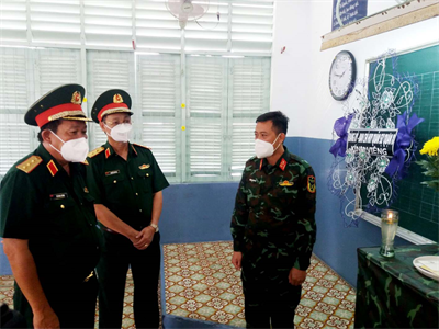 Thượng tướng Võ Minh Lương chia buồn cùng gia đình cán bộ thực hiện nhiệm vụ phòng, chống dịch