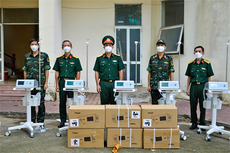Bộ Tư lệnh TP Hồ Chí Minh tặng 10 máy thở cho Bệnh viện Quân y 7A