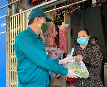 240 phần quà tặng bà con phường 1, thành phố Tân An