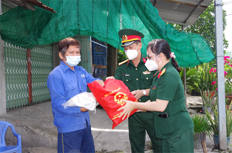 2.000 phần quà tặng người dân huyện Thủ Thừa, tỉnh Long An