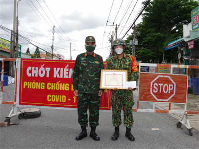 Lữ đoàn 26 khen thưởng các tập thể, cá nhân có thành tích xuất sắc trong tham gia phòng, chống dịch Covid -19