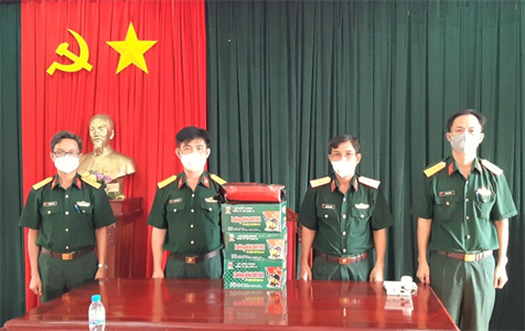 Thiếu tướng Đặng Văn Hùng, Phó Tư lệnh, Tham mưu trưởng Quân khu thăm, kiểm tra Bệnh viện dã chiến truyền nhiễm số 5