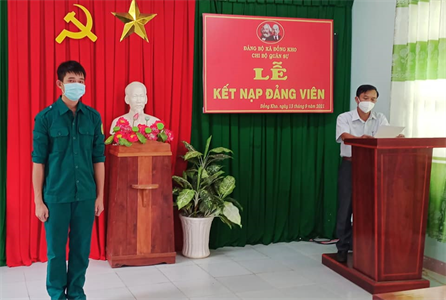 Kết nạp Đảng cho chiến sĩ dân quân tham gia phòng, chống dịch