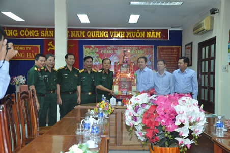 Thiếu tướng Ngô Ngọc Bình chúc tết các đơn vị