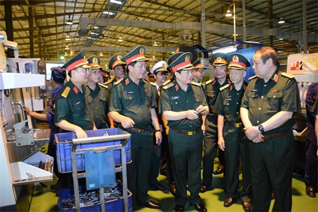 Đại tướng Phùng Quang Thanh luôn quan tâm xây dựng, phát triển ngành công nghiệp quốc phòng