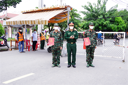 Sư đoàn 9 trao quyết định cán bộ trong điều kiện tham gia phòng, chống dịch