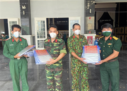 4.000 kính chắn giọt bắn hỗ trợ LLVT thành phố Hồ Chí Minh