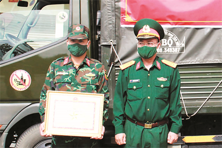 “Chống dịch, giúp dân”