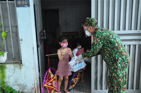 Ấm áp Tết Trung thu trong mua dịch