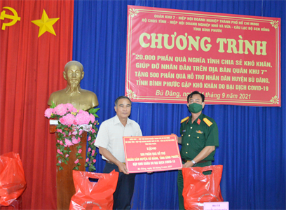 Tặng 500 phần quà hỗ trợ Nhân dân huyện Bù Đăng, tỉnh Bình Phước