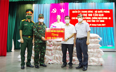 Bộ Quốc phòng hỗ trợ 100 tấn gạo giúp Nhân dân tỉnh Tây Ninh chống dịch