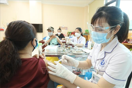 Luận điệu "ngược đời" của linh mục Đặng Hữu Nam khi cổ xúy người dân không tiêm vaccine