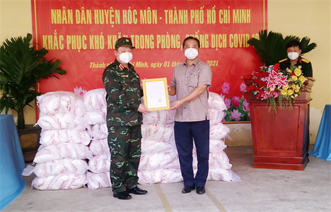 Quân ủy Trung ương - Bộ Quốc phòng hỗ trợ 50 tấn gạo cho Nhân dân huyện Hóc Môn
