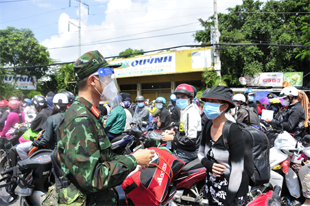 LLVT Thành phố Hồ Chí Minh tích cực hỗ trợ người dân về quê