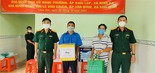 Ban CHQS huyện Châu Đức trao tặng 2 căn nhà tình nghĩa quân - dân