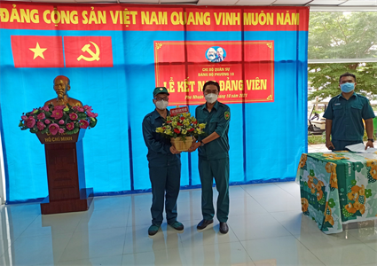 Chiến sĩ dân quân trở thành đảng viên trên tuyến đầu chống dịch