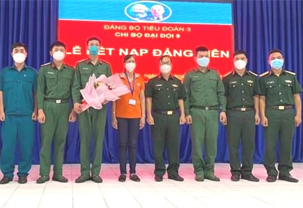 Chiến sĩ trở thành đảng viên nơi tuyến đầu chống dịch