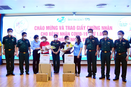 Bệnh viện Quân y 175 trao giấy xuất viện cho bệnh nhân Covid-19 thứ 1.000 khỏi bệnh
