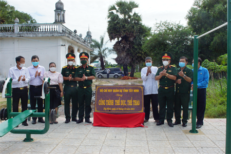 Tây Ninh trao tặng khu sinh hoạt văn hóa, thể thao cho đồng bào dân tộc, tôn giáo