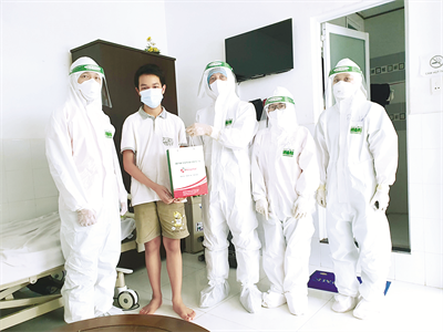 Đại tá Lê Quang Trí, Giám đốc Bệnh viện Quân y 7A quyết đoán xử lý các tình huống mới trong điều trị Covid-19