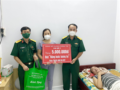 Thực hiện chương trình "Nâng bước tương lai"