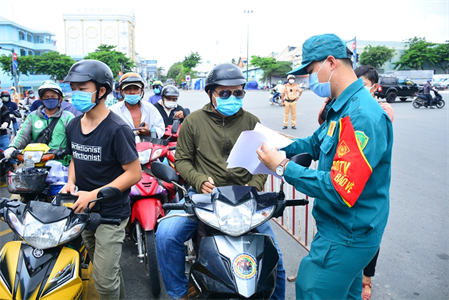 LLVT quận Gò Vấp cùng dân chống dịch