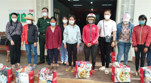 200 suất quà tặng đồng bào dân tộc thiểu số
