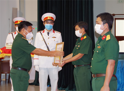 Bộ CHQS tỉnh Long An sơ kết 1 năm hoạt động Câu lạc bộ tiếng Anh, tiếng Khmer