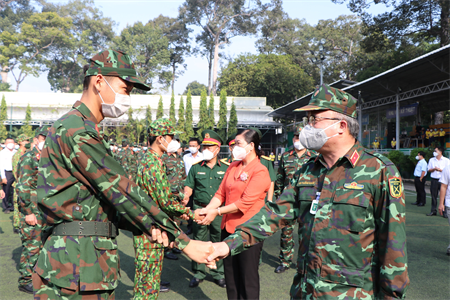 Quận 1 chia tay cán bộ, chiến sĩ tham gia hỗ trợ phòng chống dịch Covid-19