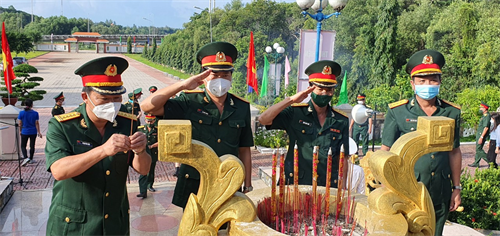 Bộ CHQS tỉnh Bà Rịa - Vũng Tàu dâng hương tưởng niệm tại Khu di tích Bến Lộc An
