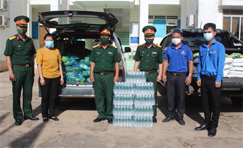 Trung đoàn 174 vượt khó giúp dân chống dịch