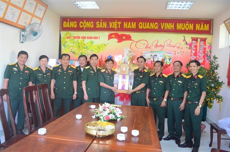 Thiếu tướng Lê Bửu Tuấn, PTL-TMT Quân khu chúc tết và kiểm tra công tác sẵn sàng chiến đấu tại các đơn vị