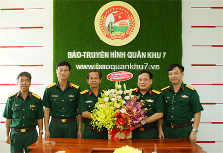 Thủ trưởng Cục Chính trị chúc mừng Ngày truyền thống Báo Quân khu 7