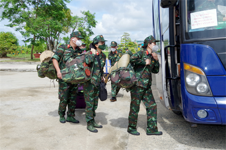 Quận Bình Tân tiễn cán bộ, học viên Học viện Quân y hoàn thành nhiệm vụ hỗ trợ địa phương phòng, chống dịch Covid-19