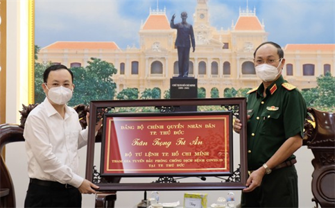 TP Thủ Đức tri ân LLVT Thành phố Hồ Chí Minh hỗ trợ phòng, chống dịch Covid-19