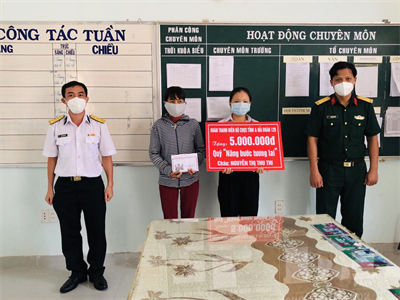 Bộ CHQS tỉnh Bà Rịa-Vũng Tàu thực hiện Chương trình "Nâng bước tương lai"