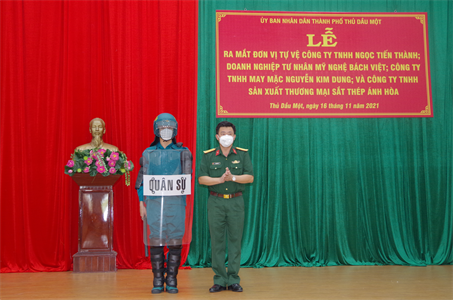 Thành phố Thủ Dầu Một, tỉnh Bình Dương ra mắt 4 tiểu đội tự vệ