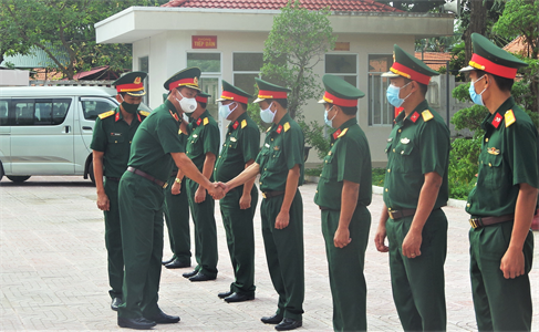 Thiếu tướng Nguyễn Trường Thắng thăm, kiểm tra Ban CHQS huyện Côn Đảo
