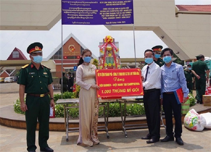 Doanh nhân Lê Thị Tố Nga: “Vinh dự được đồng hành cùng LLVT Quân khu 7”