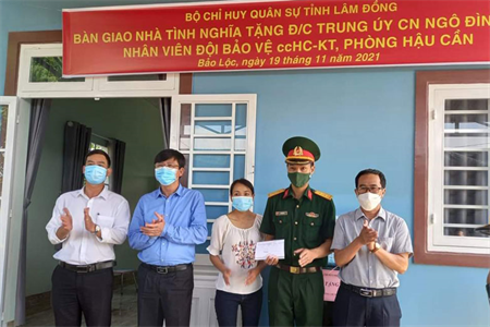 Bộ Chỉ huy Quân sự tỉnh Lâm Đồng bàn giao nhà nghĩa tình đồng đội tại TP Bảo Lộc