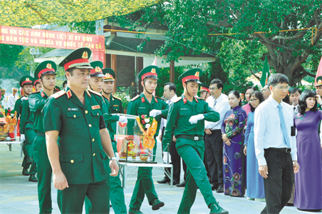 Quân khu 7 sáng ngời đạo lý “Uống nước nhớ nguồn - Đền ơn đáp nghĩa”