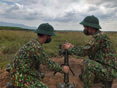 Ban CHQS huyện Chơn Thành kiểm tra bắn chiến đấu súng cối 60mm, cối 82mm cho sĩ quan